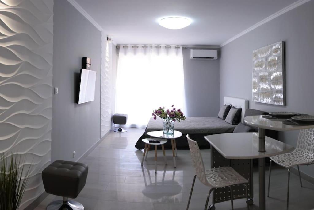 Stylish Studio In Only 50 Meters From Beach ! Ницца Экстерьер фото