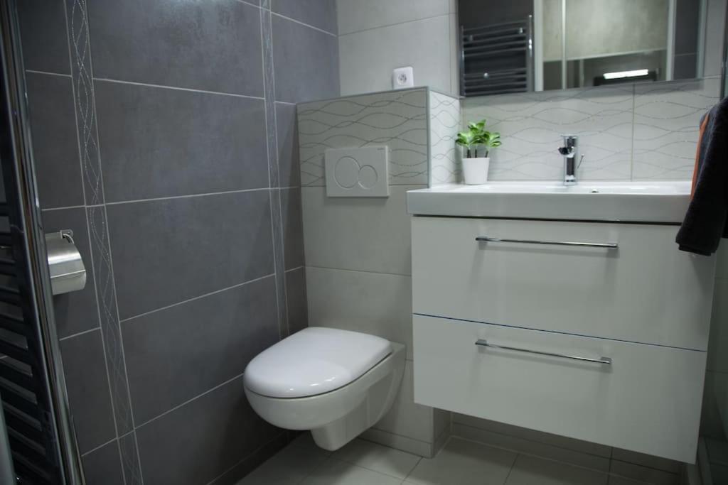 Stylish Studio In Only 50 Meters From Beach ! Ницца Экстерьер фото